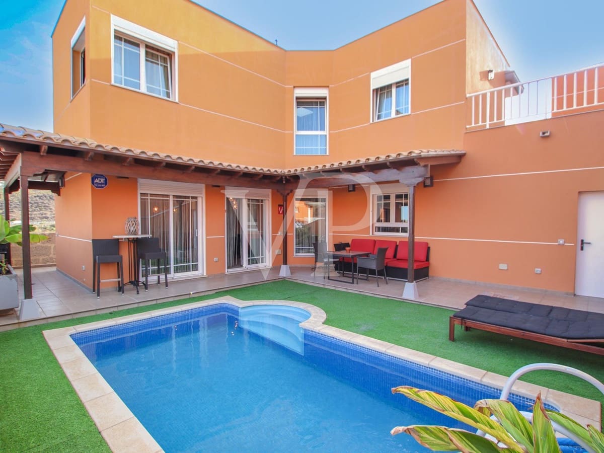 4 soveværelse Villa til salg i Los Cristianos med swimmingpool - € 795.000 (Ref: 7854159)