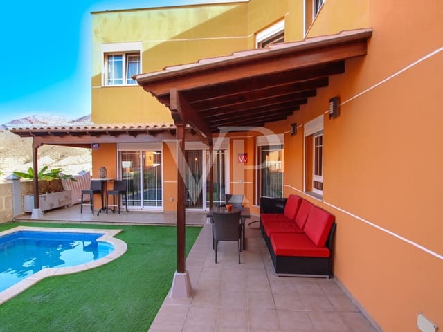 4 soveværelse Villa til salg i Los Cristianos, Arona med swimmingpool - € 795.000 (Ref: 7854159)