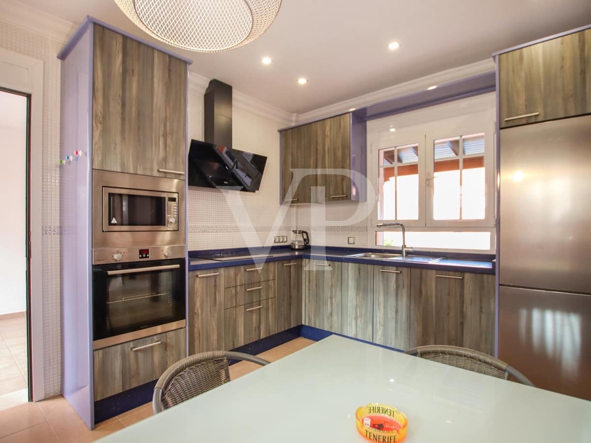 4 soveværelse Villa til salg i Los Cristianos med swimmingpool - € 795.000 (Ref: 7854159)