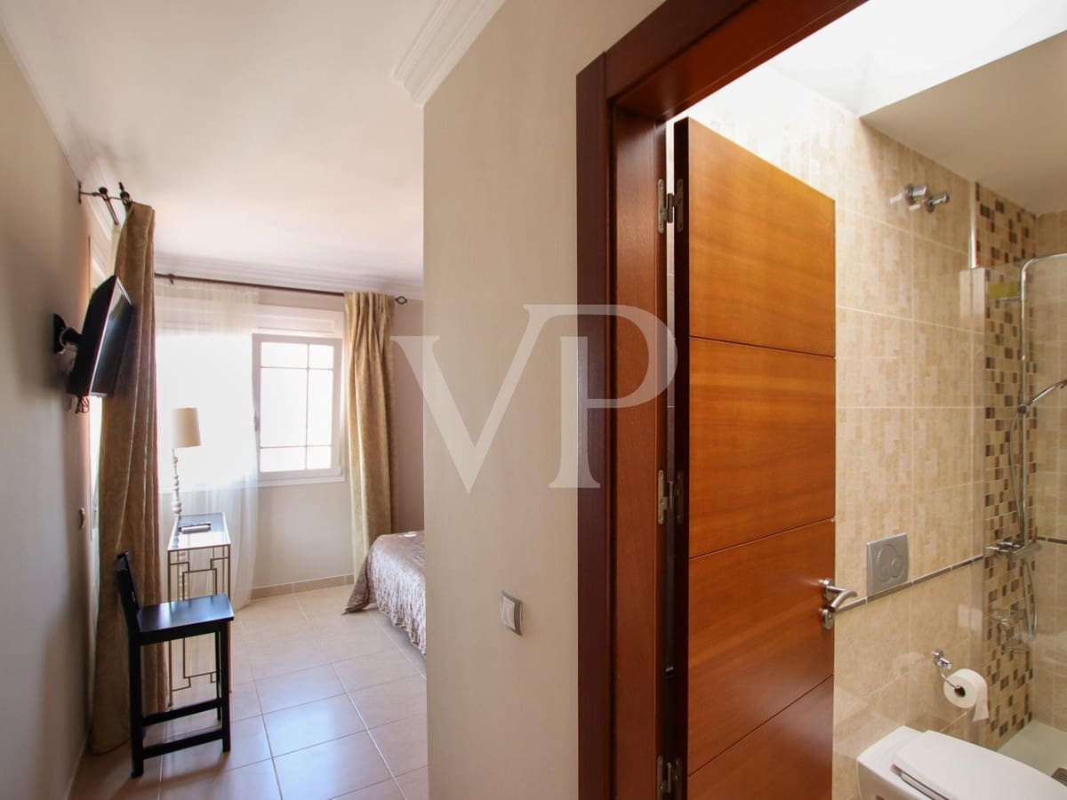 4 soveværelse Villa til salg i Los Cristianos med swimmingpool - € 795.000 (Ref: 7854159)