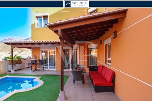 4 soveværelse Villa til salg i Los Cristianos, Arona med swimmingpool - € 795.000 (Ref: 7854159)