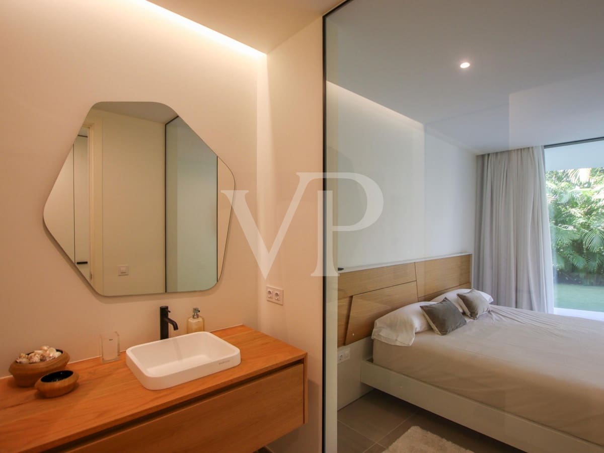 5 bedroom Villa for sale in Guia de Isora with pool - € 3,500,000 (Ref: 7942503)