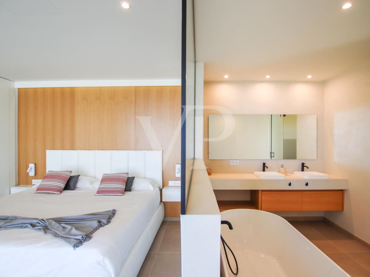 5 bedroom Villa for sale in Guia de Isora with pool - € 3,500,000 (Ref: 7942503)