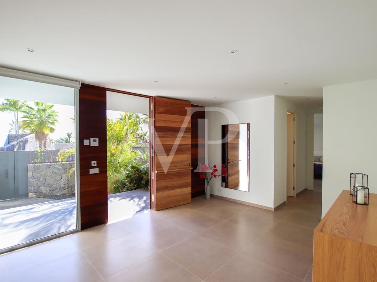 5 bedroom Villa for sale in Guia de Isora with pool - € 3,500,000 (Ref: 7942503)