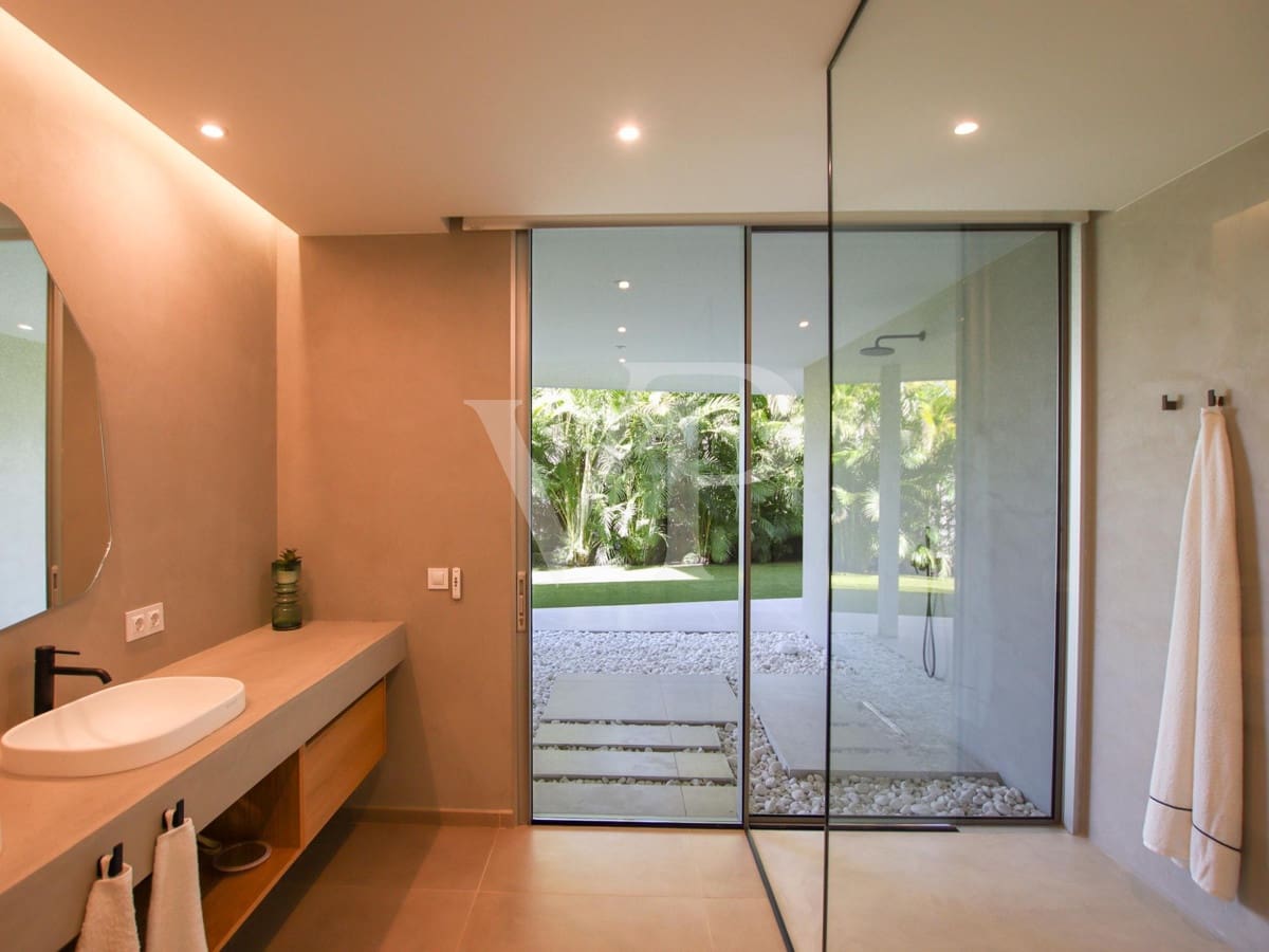 5 bedroom Villa for sale in Guia de Isora with pool - € 3,500,000 (Ref: 7942503)