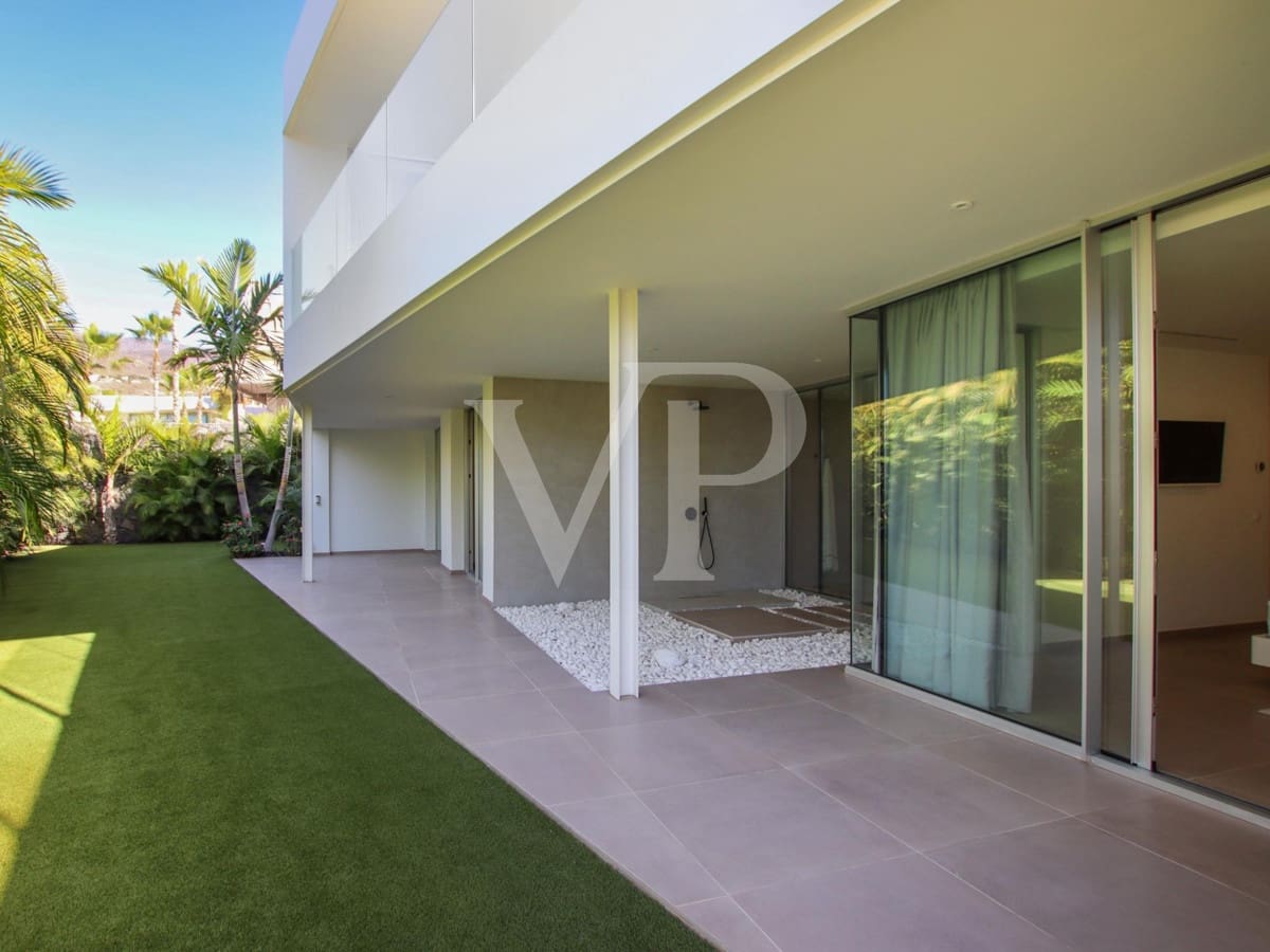 5 bedroom Villa for sale in Guia de Isora with pool - € 3,500,000 (Ref: 7942503)