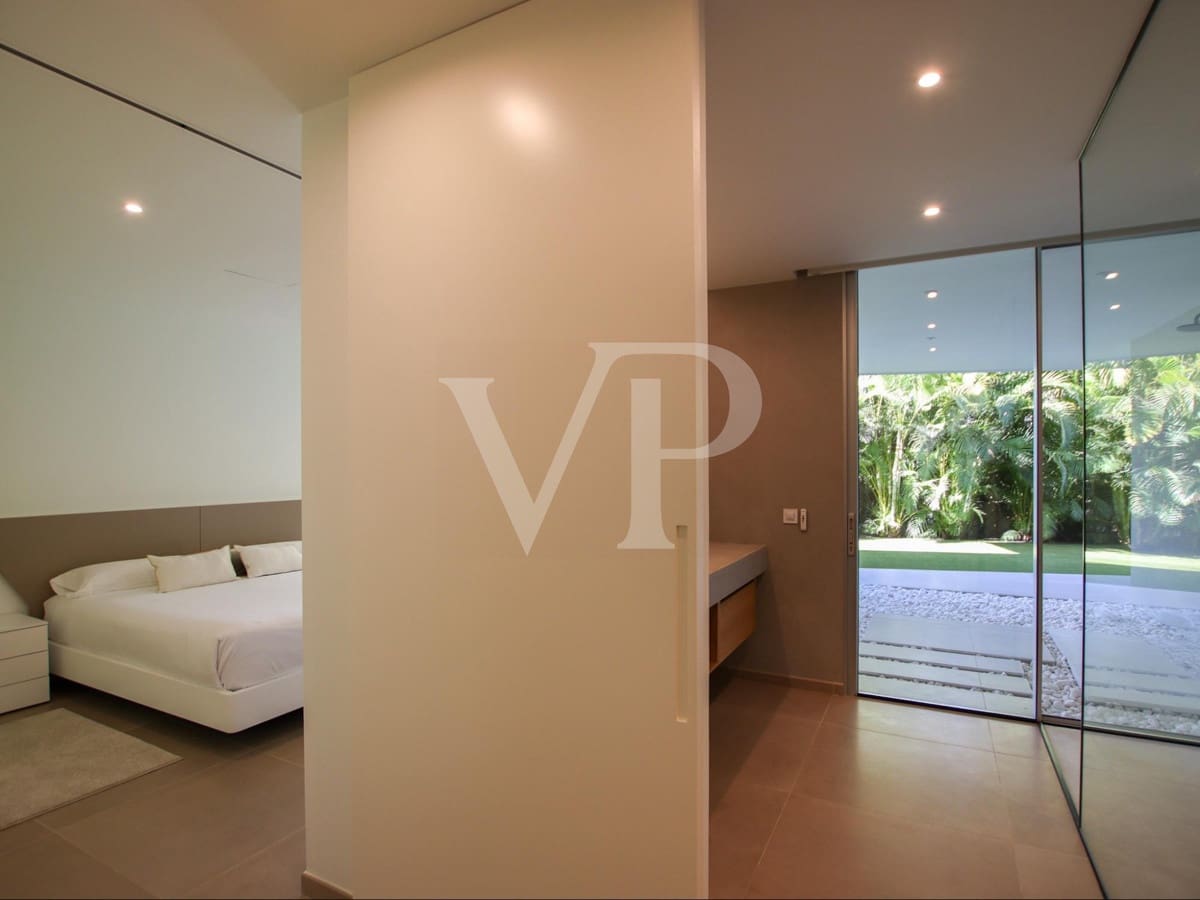 5 bedroom Villa for sale in Guia de Isora with pool - € 3,500,000 (Ref: 7942503)