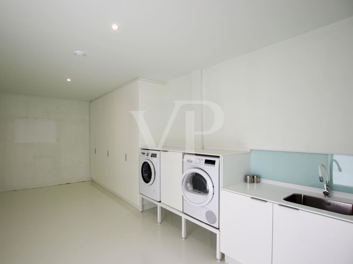 5 bedroom Villa for sale in Guia de Isora with pool - € 3,500,000 (Ref: 7942503)