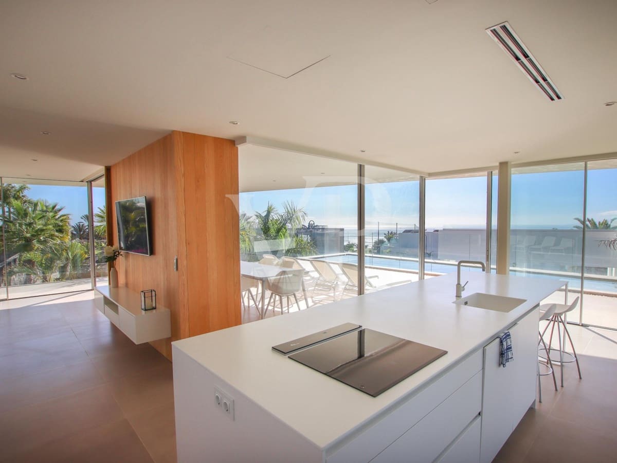 5 bedroom Villa for sale in Guia de Isora with pool - € 3,500,000 (Ref: 7942503)