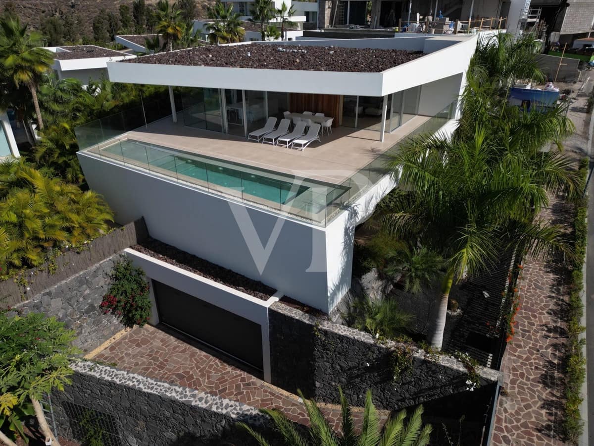 5 bedroom Villa for sale in Guia de Isora with pool - € 3,500,000 (Ref: 7942503)