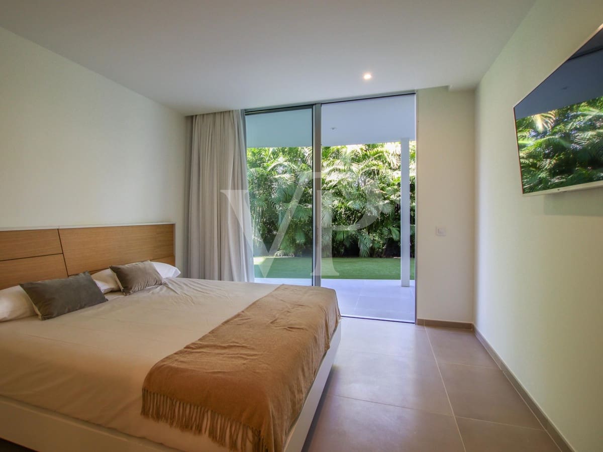 5 bedroom Villa for sale in Guia de Isora with pool - € 3,500,000 (Ref: 7942503)