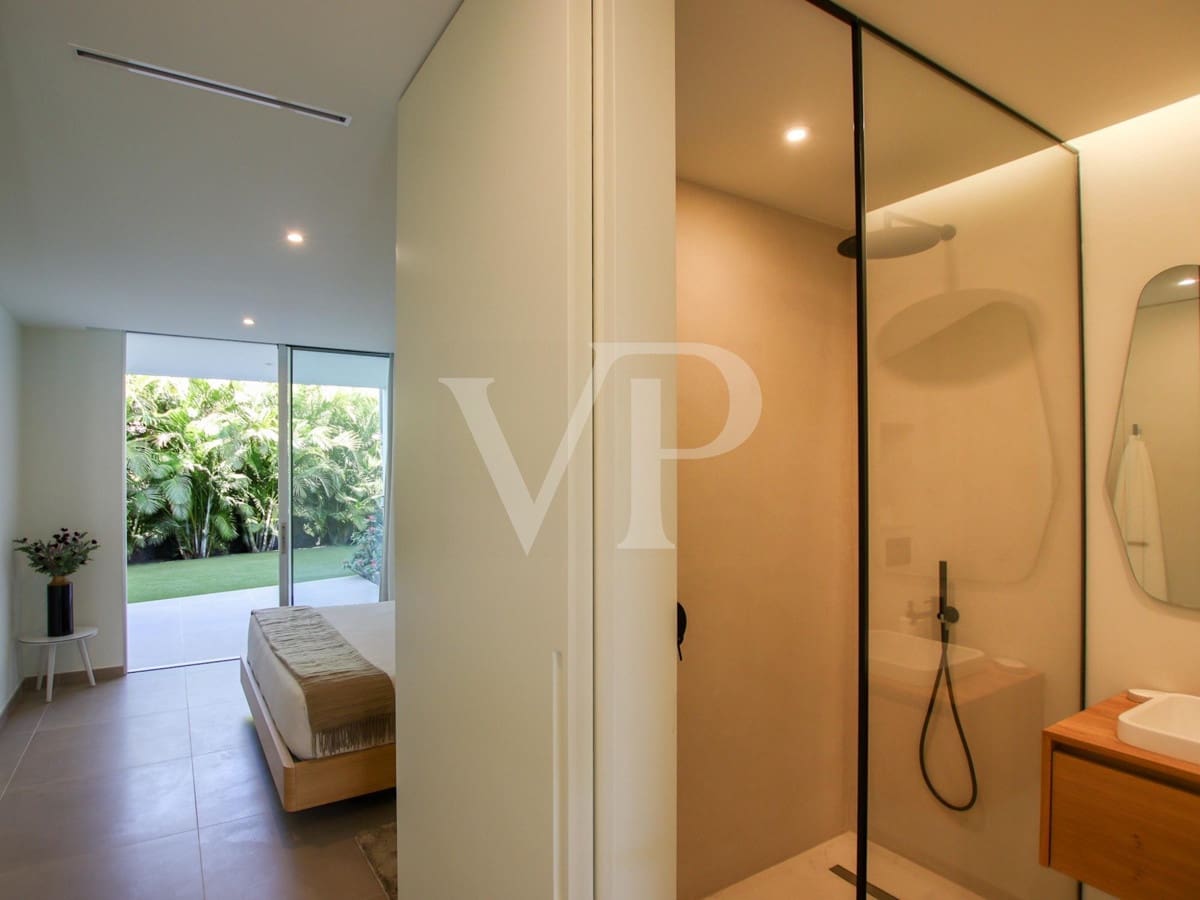 5 bedroom Villa for sale in Guia de Isora with pool - € 3,500,000 (Ref: 7942503)