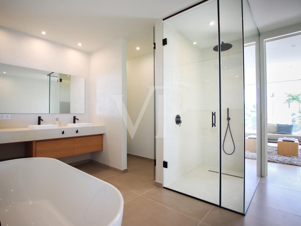 5 bedroom Villa for sale in Guia de Isora with pool - € 3,500,000 (Ref: 7942503)