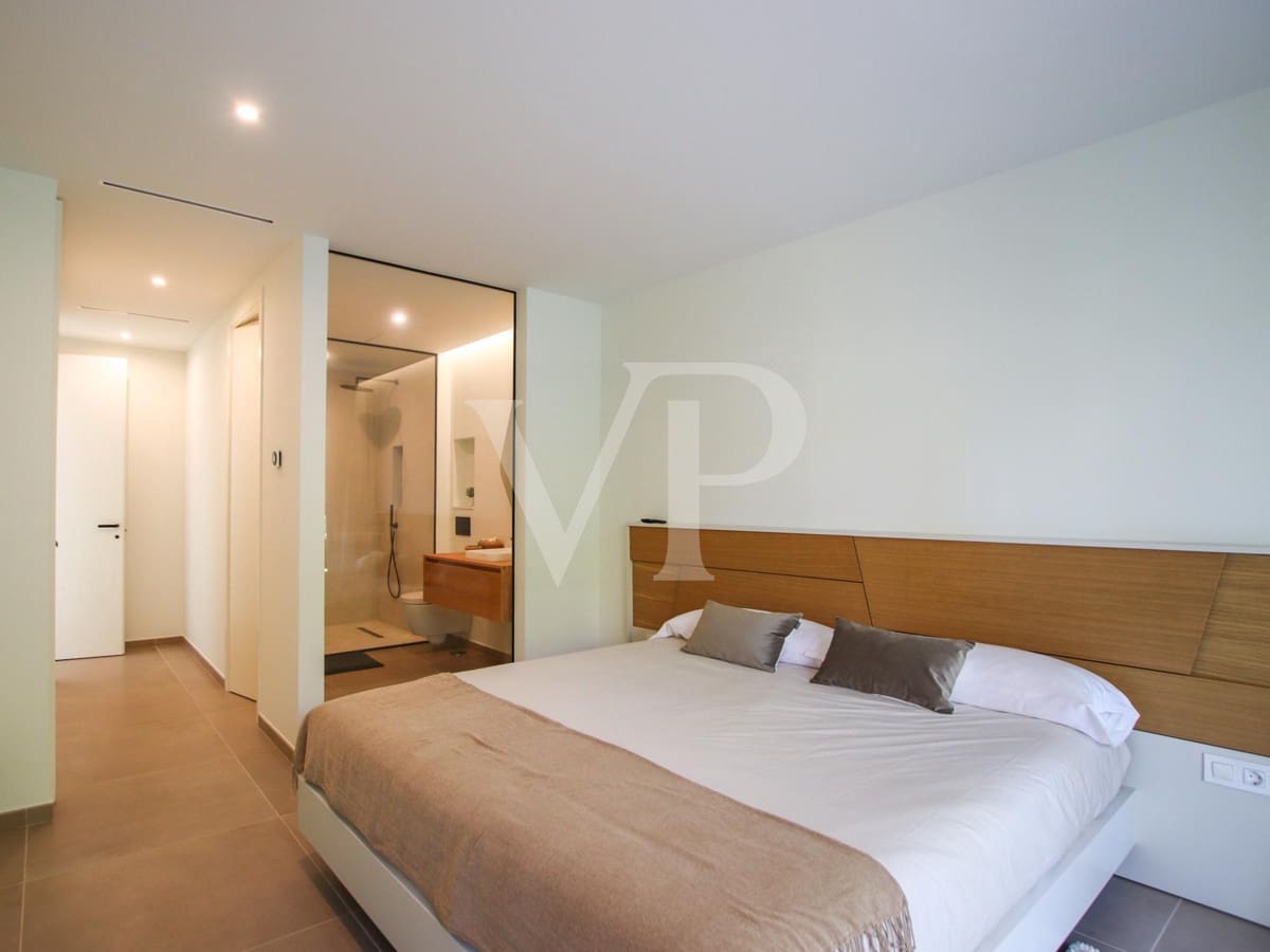 5 bedroom Villa for sale in Guia de Isora with pool - € 3,500,000 (Ref: 7942503)