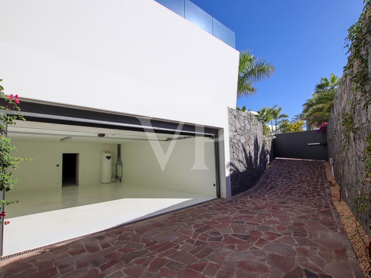 5 bedroom Villa for sale in Guia de Isora with pool - € 3,500,000 (Ref: 7942503)