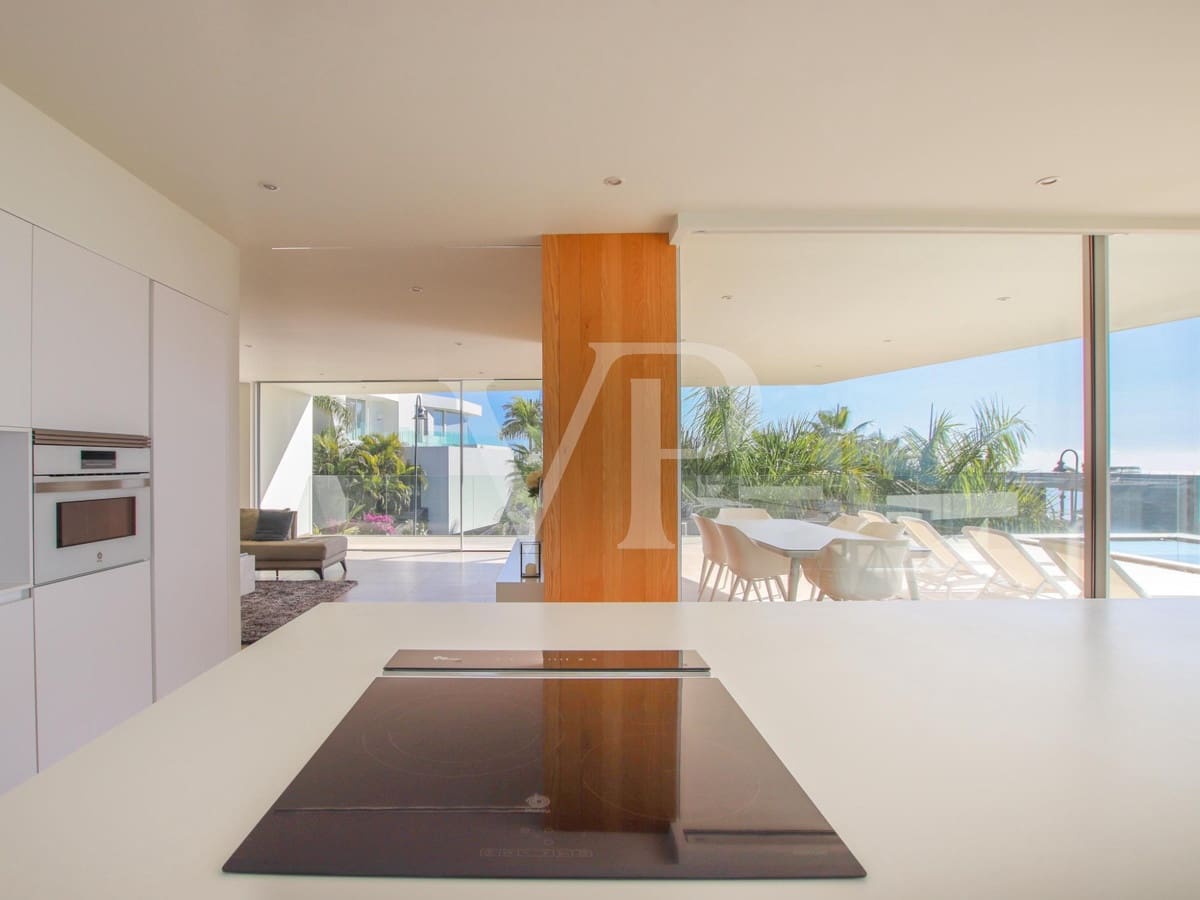 5 bedroom Villa for sale in Guia de Isora with pool - € 3,500,000 (Ref: 7942503)