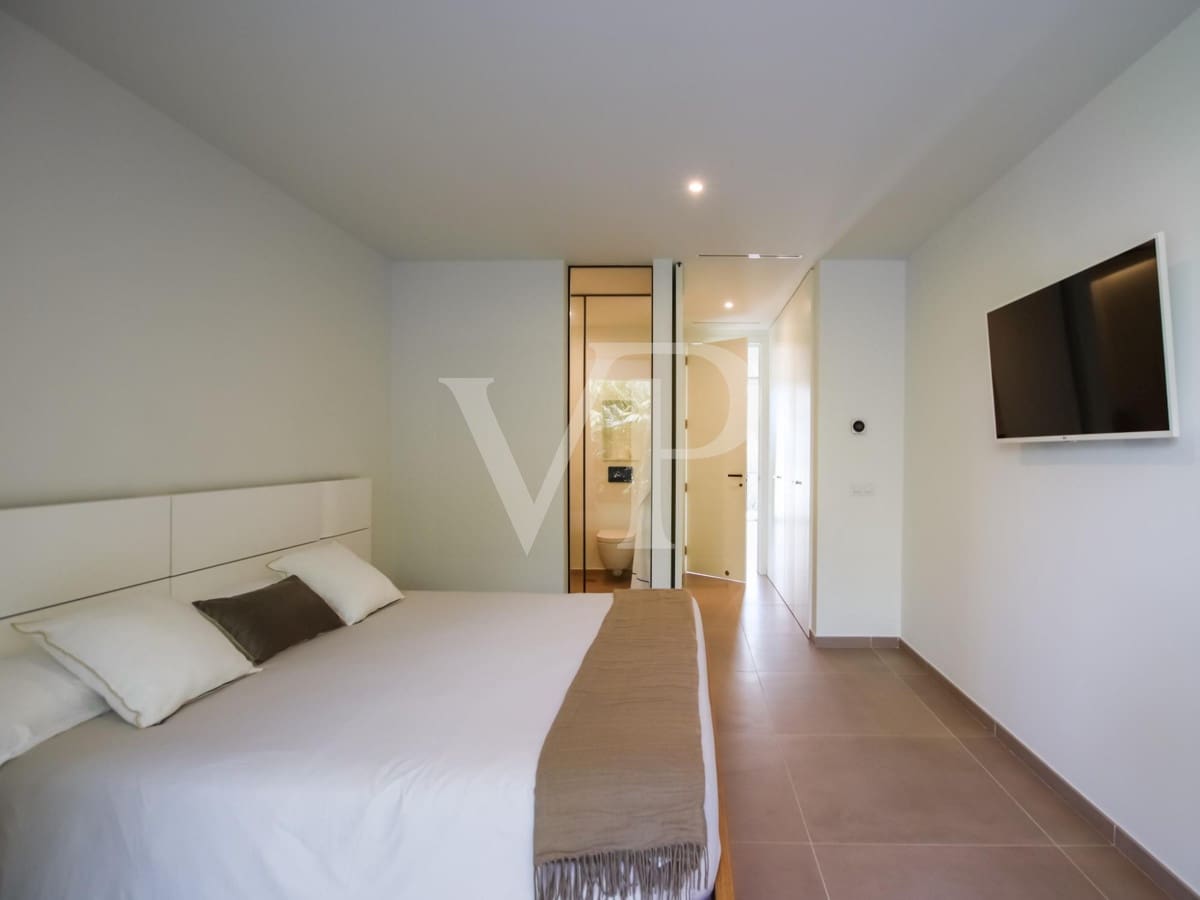 5 bedroom Villa for sale in Guia de Isora with pool - € 3,500,000 (Ref: 7942503)