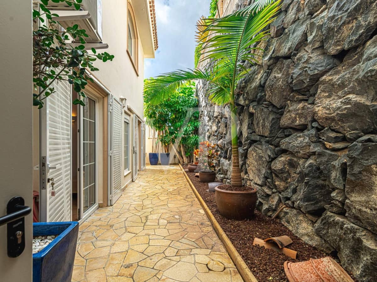 4 quarto Moradia para venda em Playa del Duque com piscina - 2 999 000 € (Ref: 7999188)