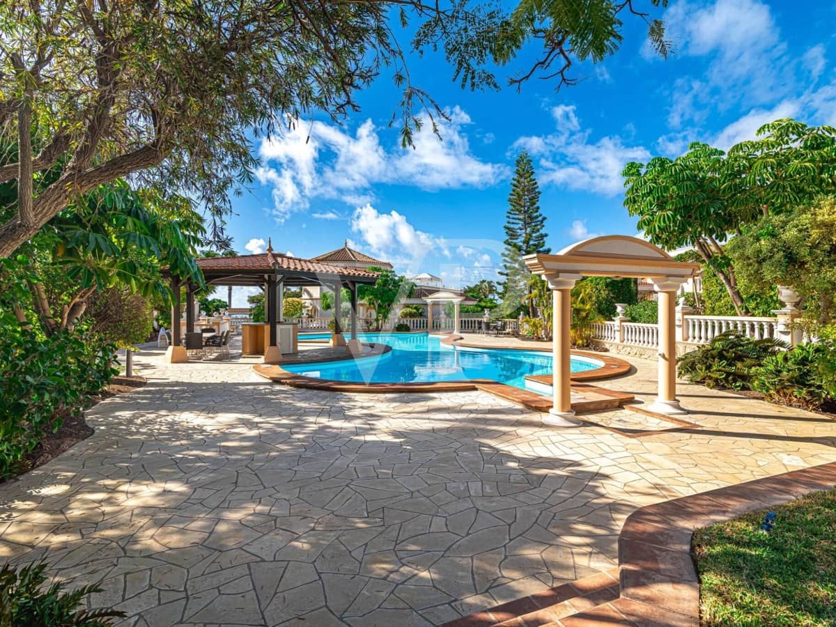 4 quarto Moradia para venda em Playa del Duque com piscina - 2 999 000 € (Ref: 7999188)