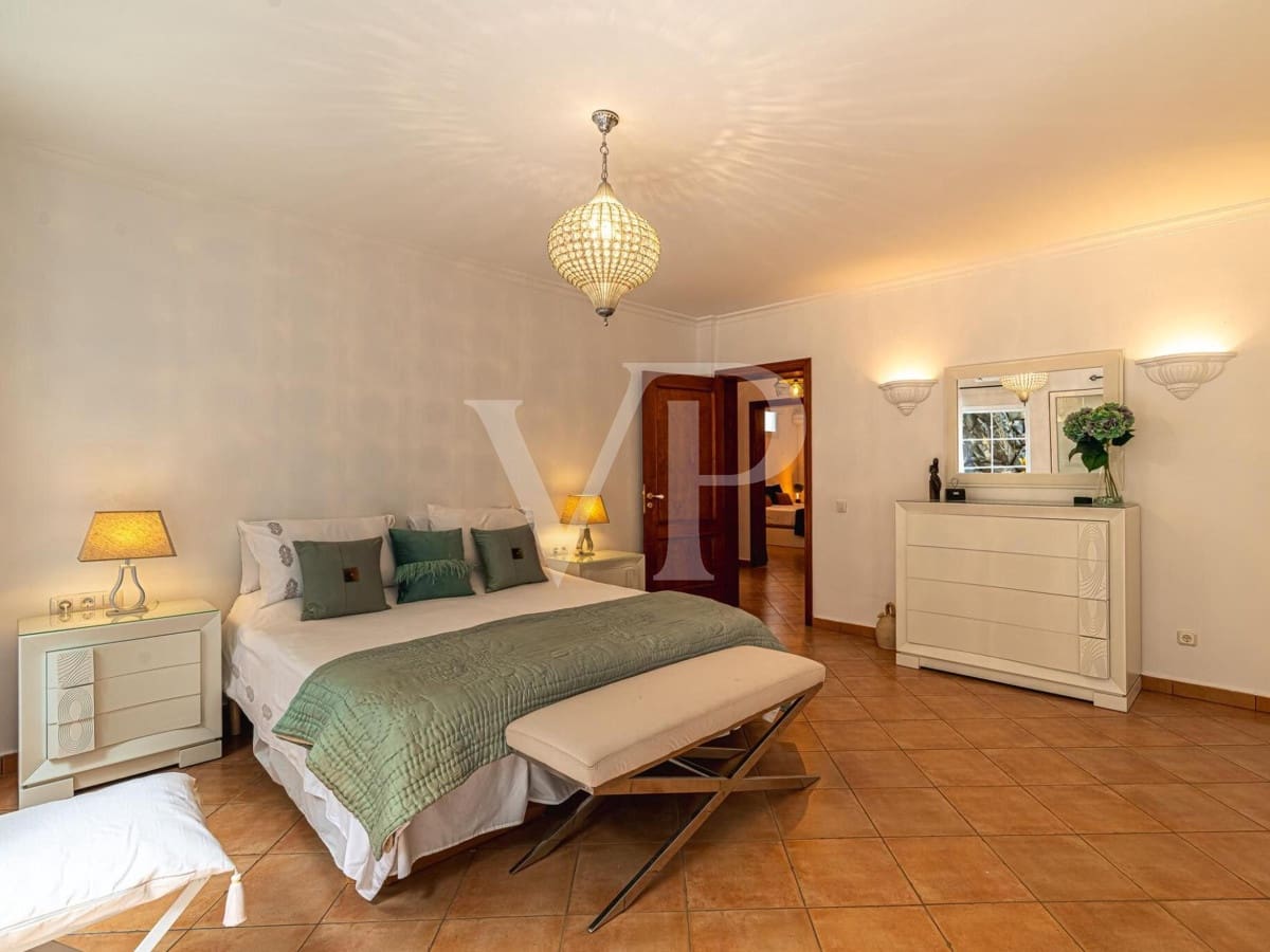 4 quarto Moradia para venda em Playa del Duque com piscina - 2 999 000 € (Ref: 7999188)