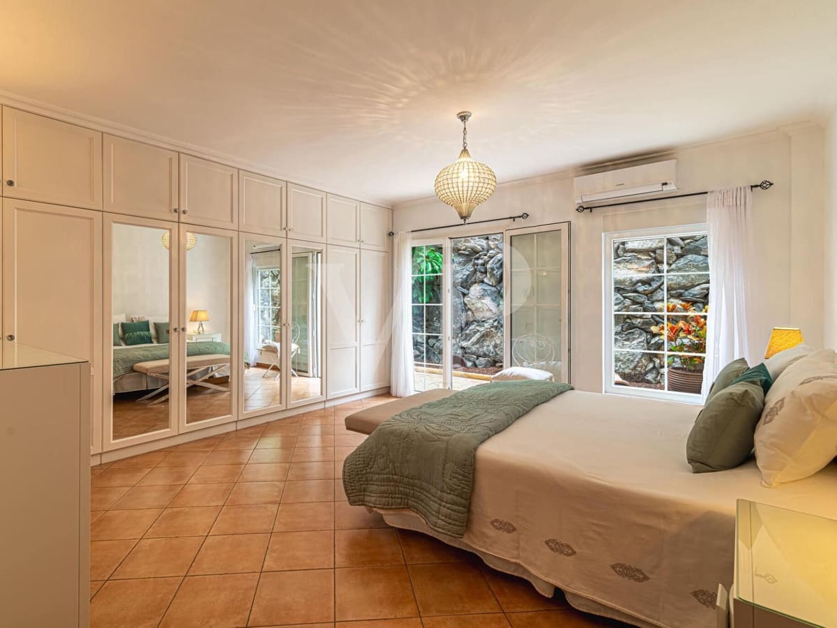 4 quarto Moradia para venda em Playa del Duque com piscina - 2 999 000 € (Ref: 7999188)