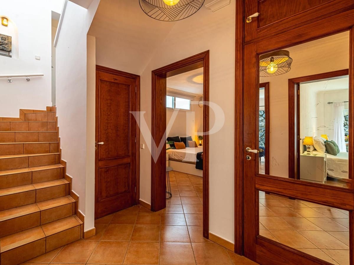 4 quarto Moradia para venda em Playa del Duque com piscina - 2 999 000 € (Ref: 7999188)