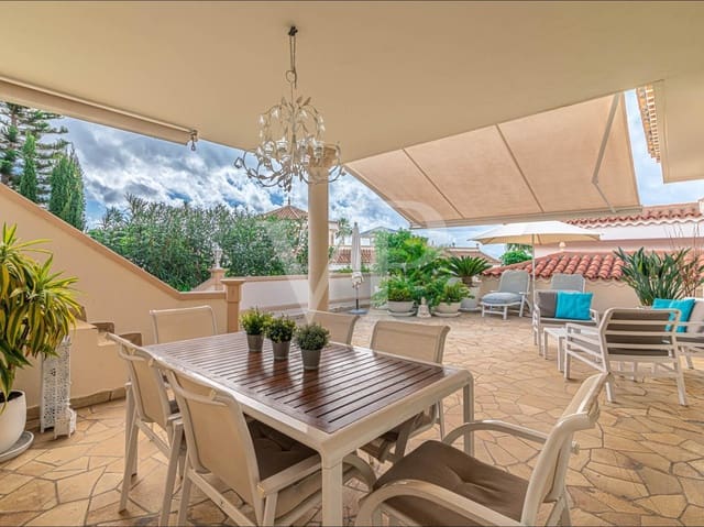 4 soveværelse Villa til salg i Playa del Duque, Adeje med swimmingpool - € 2.999.000 (Ref: 7999188)