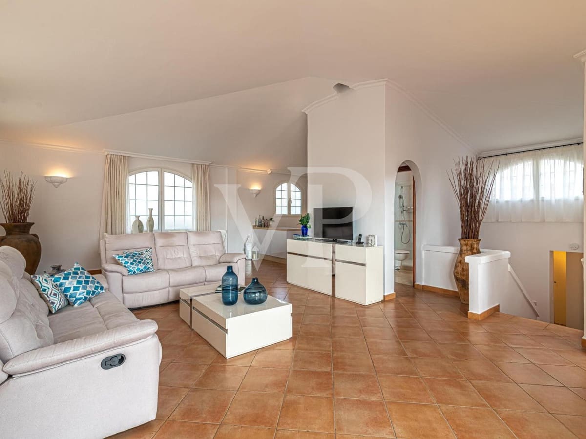 4 quarto Moradia para venda em Playa del Duque com piscina - 2 999 000 € (Ref: 7999188)