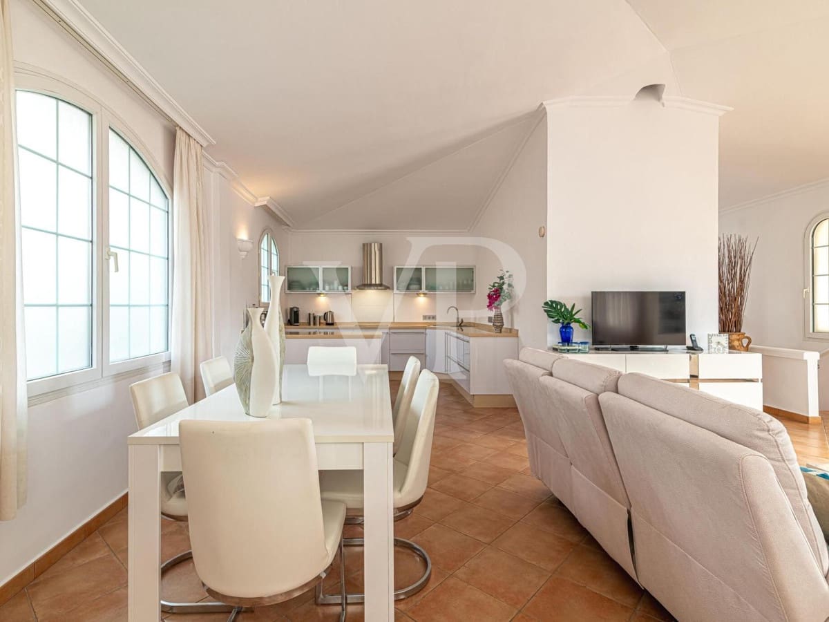 4 quarto Moradia para venda em Playa del Duque com piscina - 2 999 000 € (Ref: 7999188)