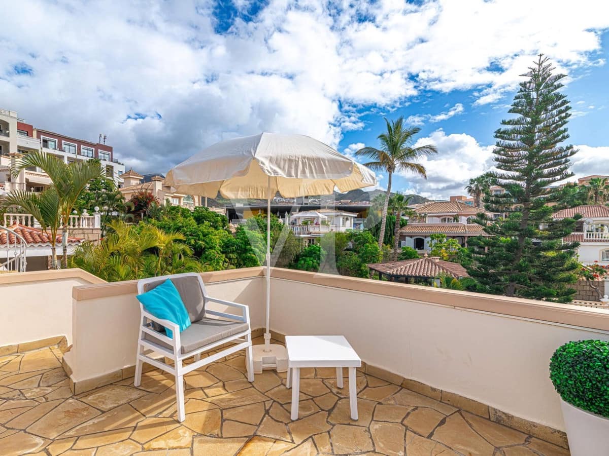 4 quarto Moradia para venda em Playa del Duque com piscina - 2 999 000 € (Ref: 7999188)