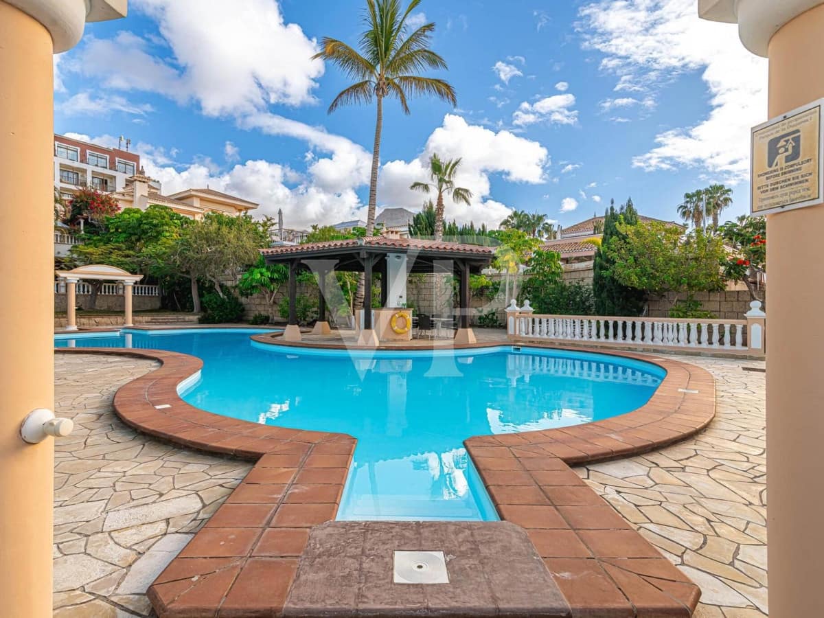 4 quarto Moradia para venda em Playa del Duque com piscina - 2 999 000 € (Ref: 7999188)