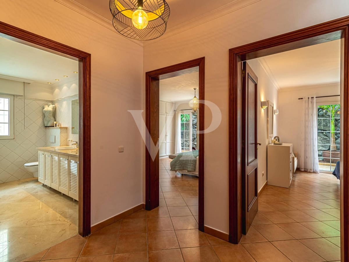 4 quarto Moradia para venda em Playa del Duque com piscina - 2 999 000 € (Ref: 7999188)