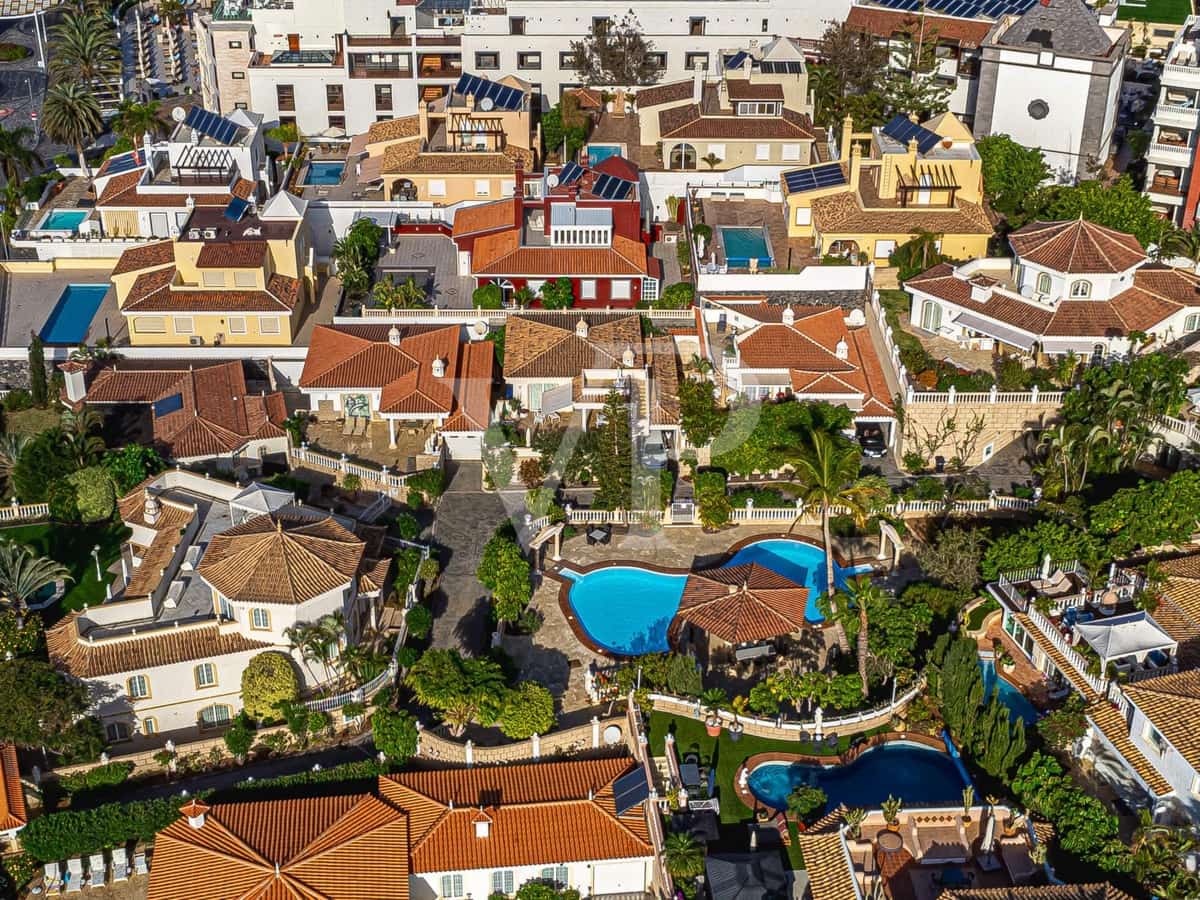 4 quarto Moradia para venda em Playa del Duque com piscina - 2 999 000 € (Ref: 7999188)