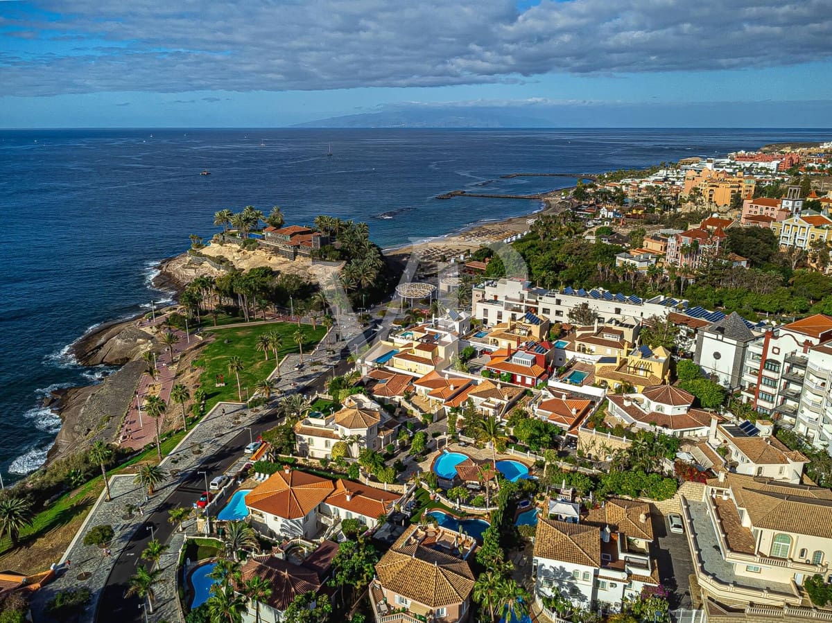 4 quarto Moradia para venda em Playa del Duque com piscina - 2 999 000 € (Ref: 7999188)