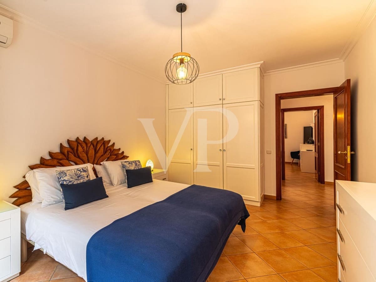 4 quarto Moradia para venda em Playa del Duque com piscina - 2 999 000 € (Ref: 7999188)