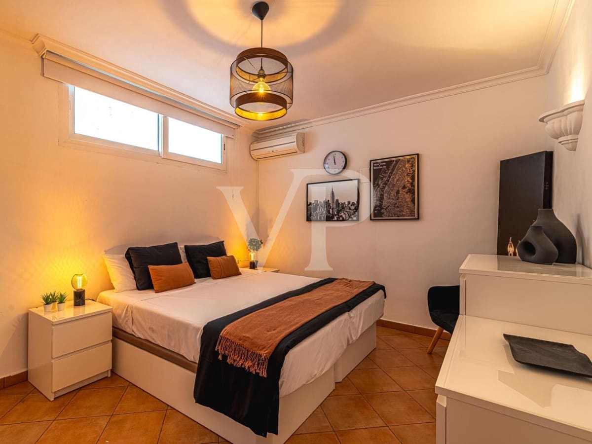 4 quarto Moradia para venda em Playa del Duque com piscina - 2 999 000 € (Ref: 7999188)