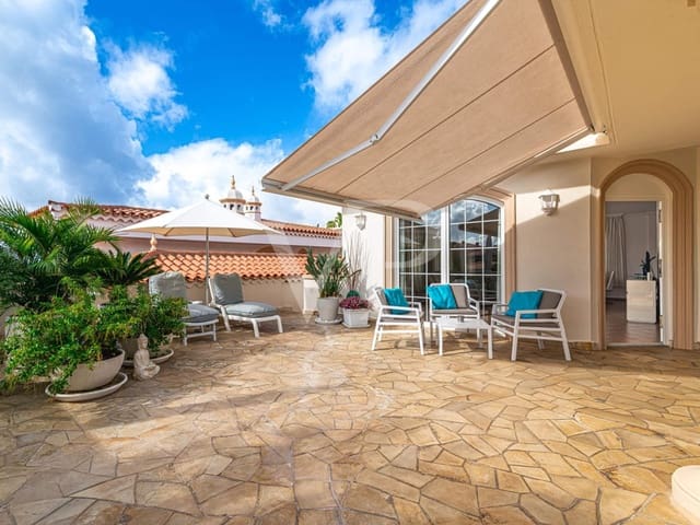 4 soveværelse Villa til salg i Playa del Duque, Adeje med swimmingpool - € 2.999.000 (Ref: 7999188)