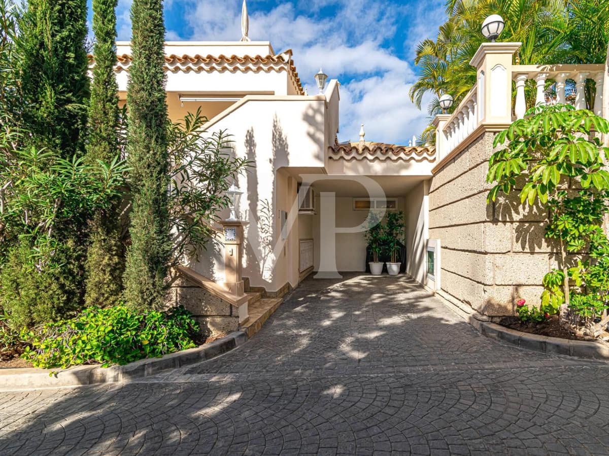 4 quarto Moradia para venda em Playa del Duque com piscina - 2 999 000 € (Ref: 7999188)