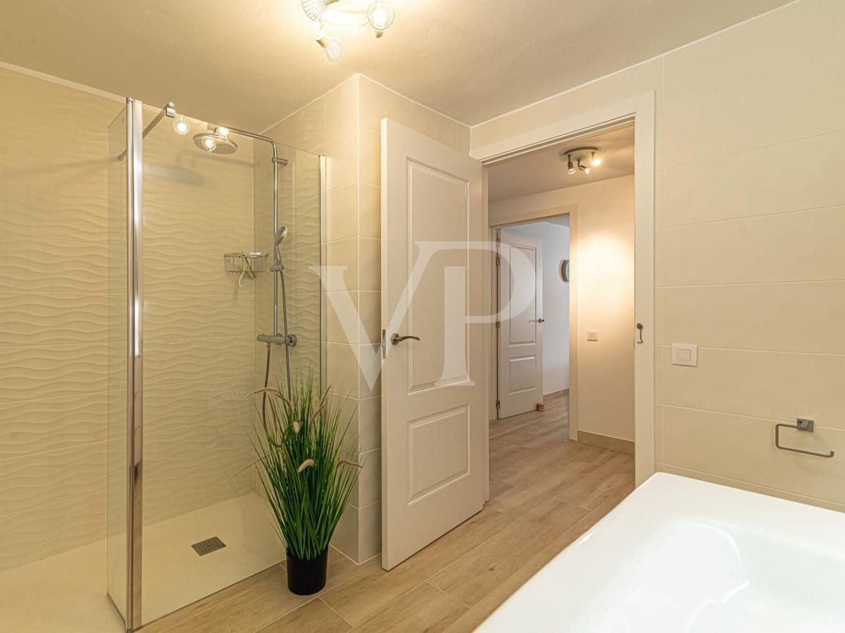 4 quarto Moradia para venda em Playa del Duque com piscina - 2 999 000 € (Ref: 7999188)