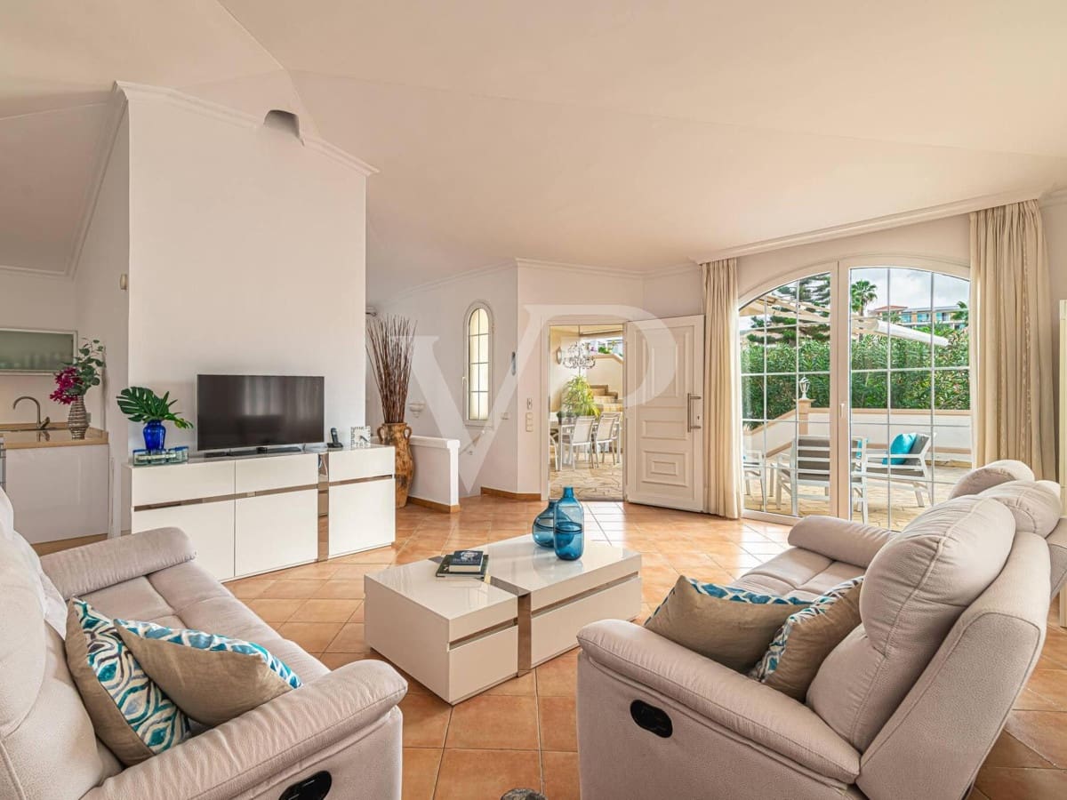 4 quarto Moradia para venda em Playa del Duque com piscina - 2 999 000 € (Ref: 7999188)