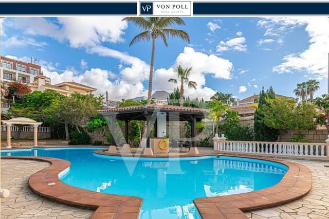 4 soveværelse Villa til salg i Playa del Duque, Adeje med swimmingpool - € 2.999.000 (Ref: 7999188)