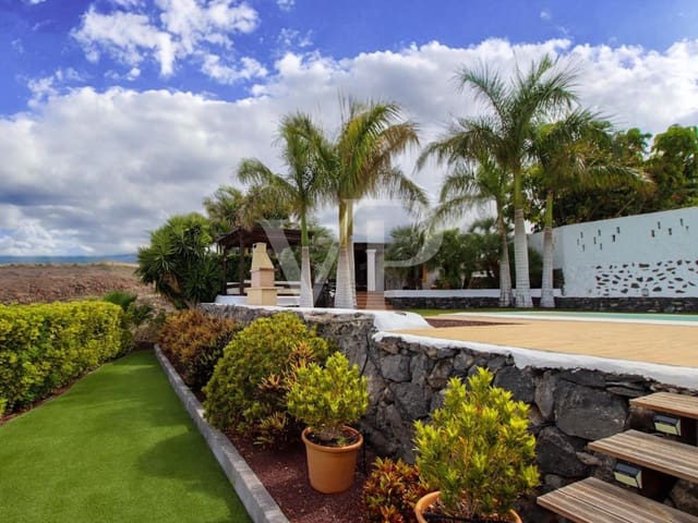 3 bedroom Townhouse for sale in Guía de Isora with pool - € 1,450,000 (Ref: 8373380)