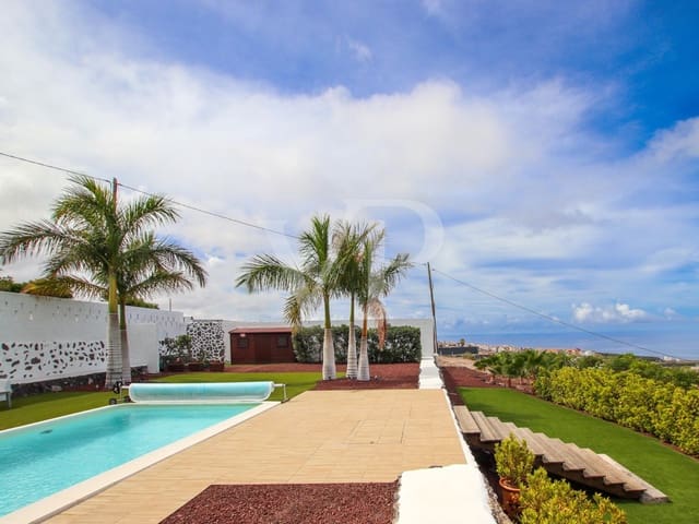 3 bedroom Townhouse for sale in Guía de Isora with pool - € 1,450,000 (Ref: 8373380)