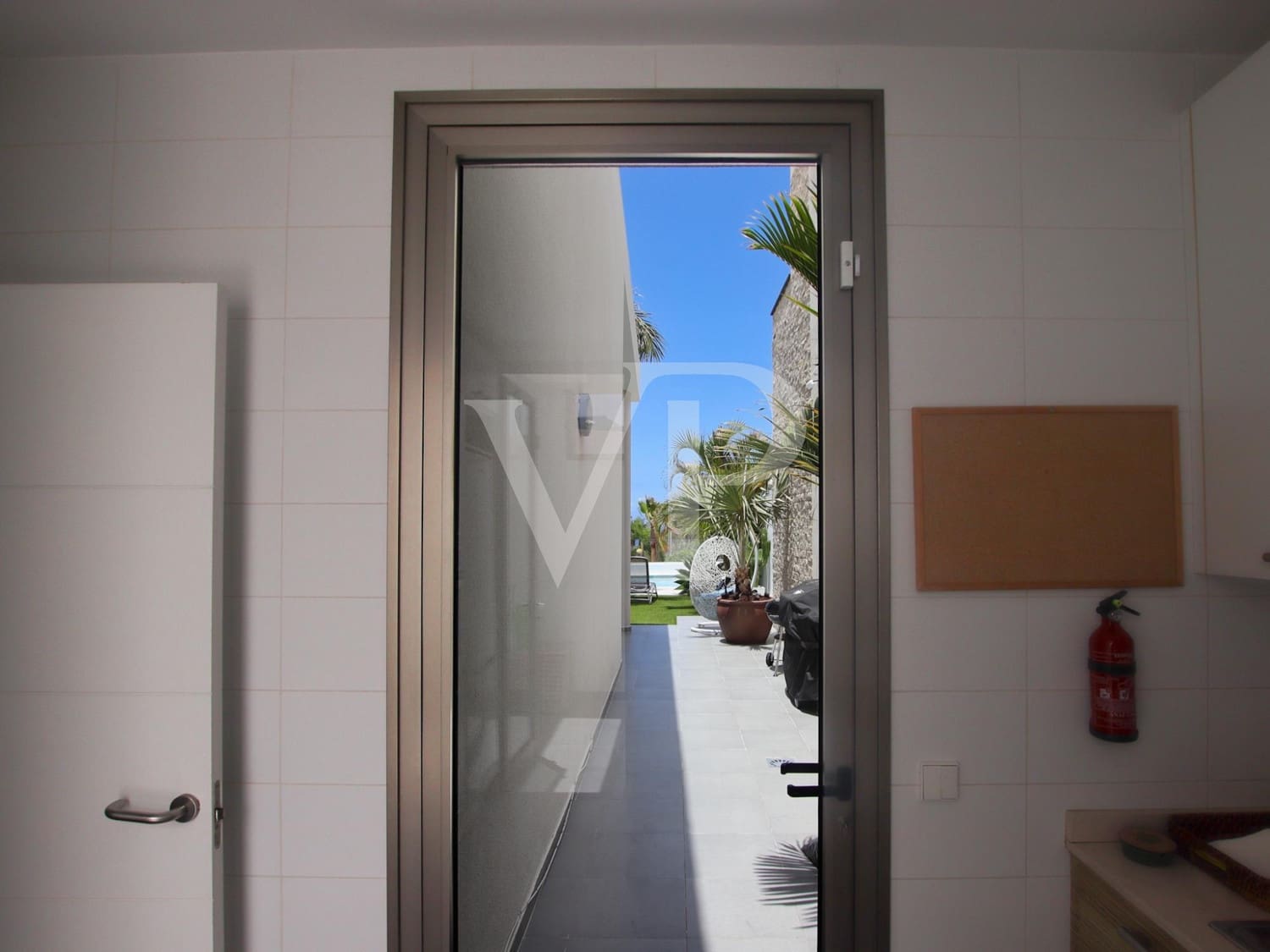 3 bedroom Villa for sale in Costa Adeje with pool - € 1,690,000 (Ref: 8590907)