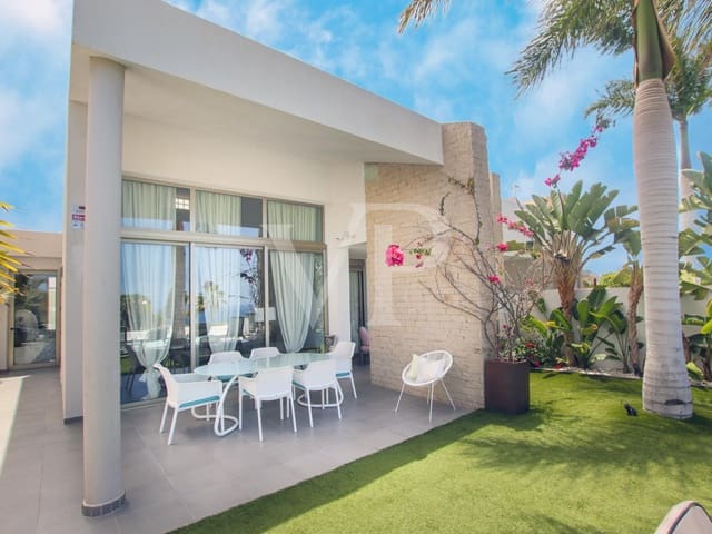 3 slaapkamer Villa te koop in La Caleta Adeje, Adeje met zwembad - € 1.690.000 (Ref: 8590907)
