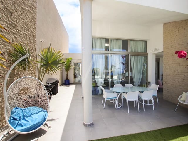 3 slaapkamer Villa te koop in La Caleta Adeje, Adeje met zwembad - € 1.690.000 (Ref: 8590907)