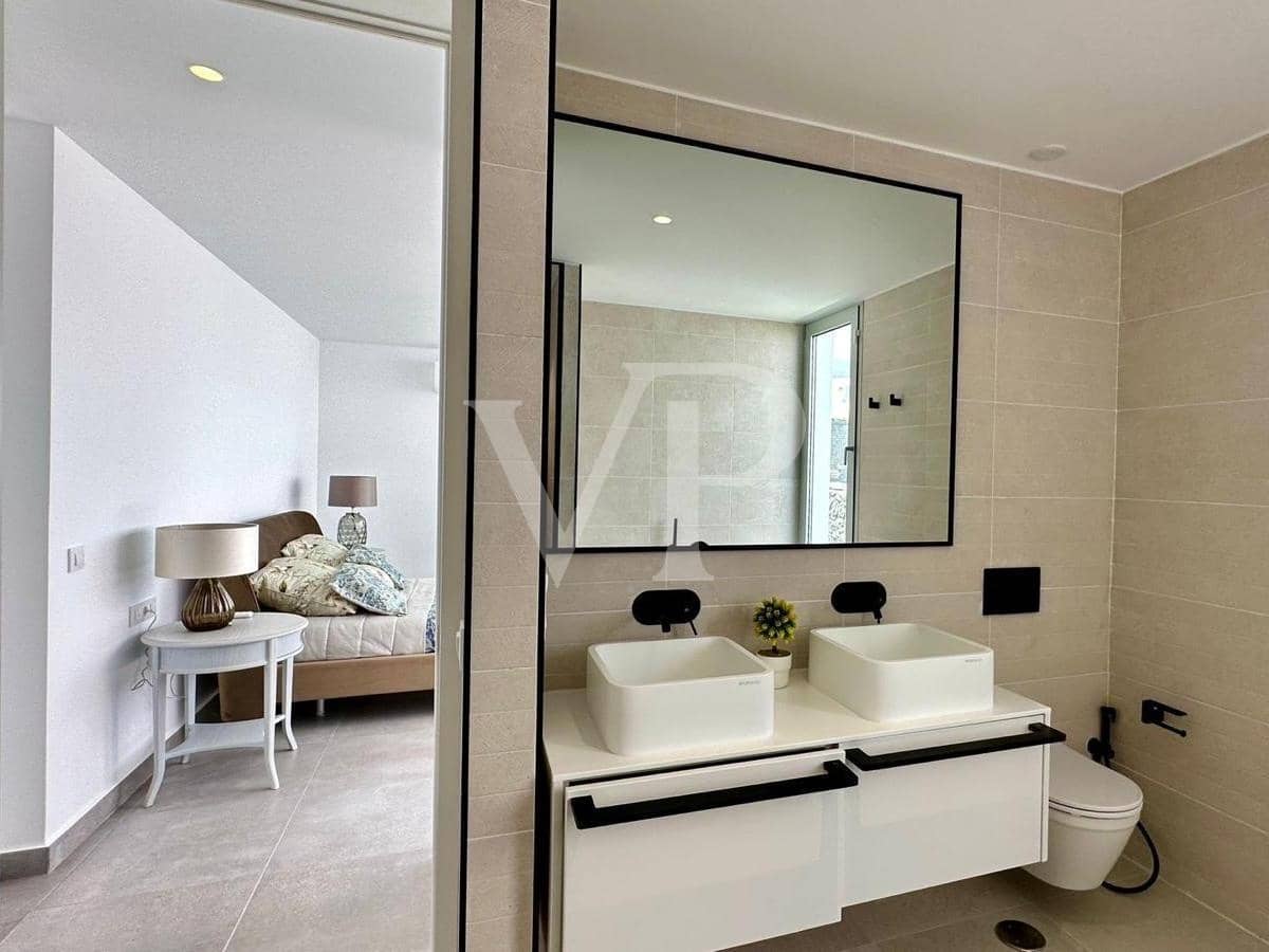 3 soverom Villa til salgs i Callao Salvaje med svømmebasseng - € 1 590 000 (Ref: 8599783)