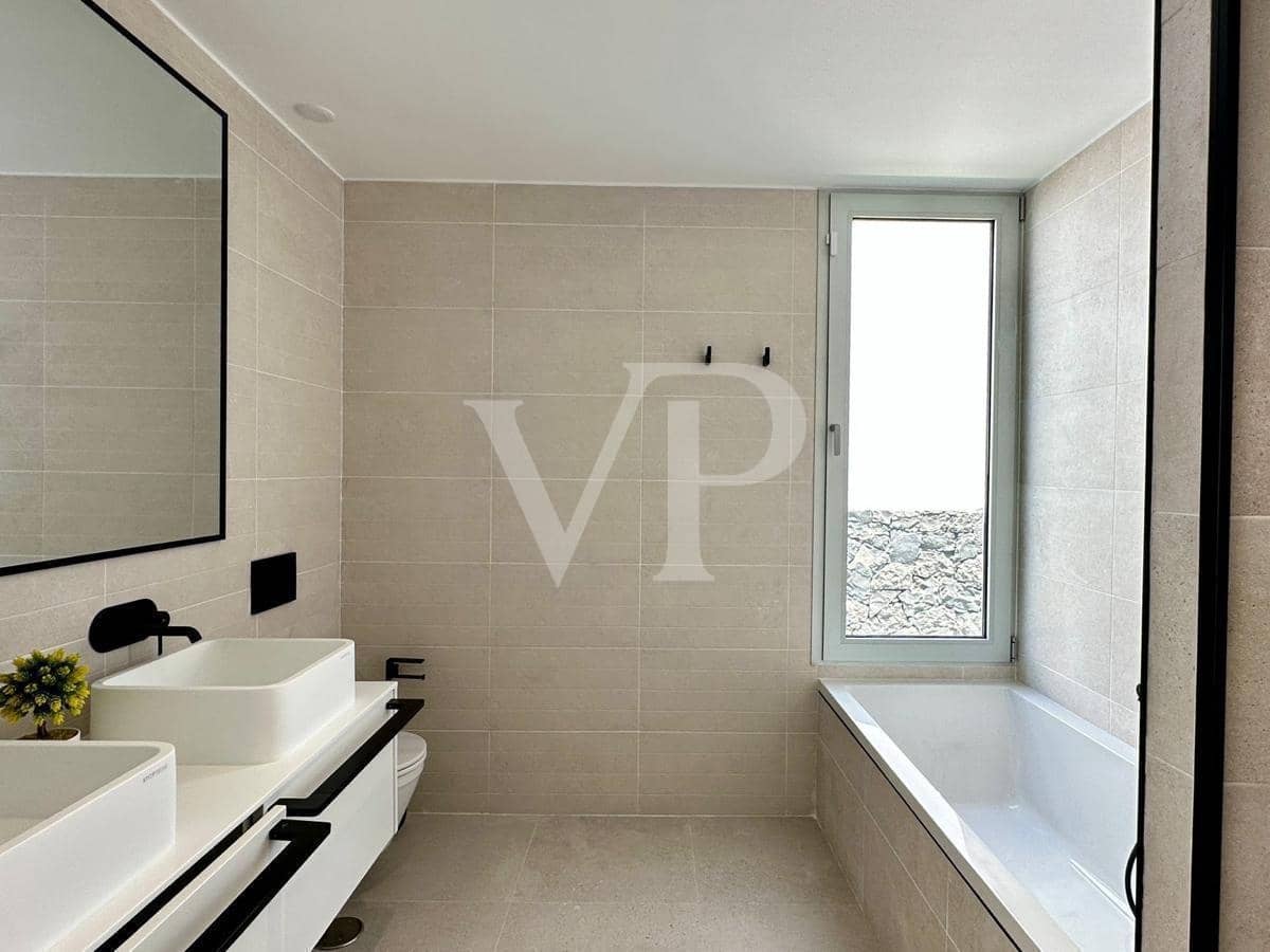 3 soverom Villa til salgs i Callao Salvaje med svømmebasseng - € 1 590 000 (Ref: 8599783)