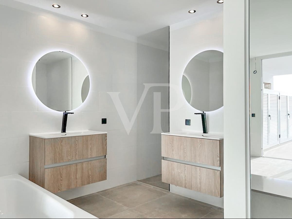 2 bedroom Penthouse for sale in Costa del Silencio - € 718,000 (Ref: 8895258)