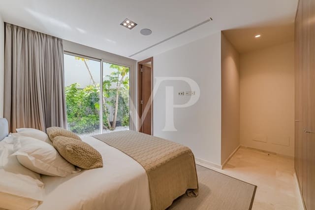 4 soveværelse Villa til salg i Playa de las Américas, Adeje med swimmingpool - € 3.250.000 (Ref: 9050894)